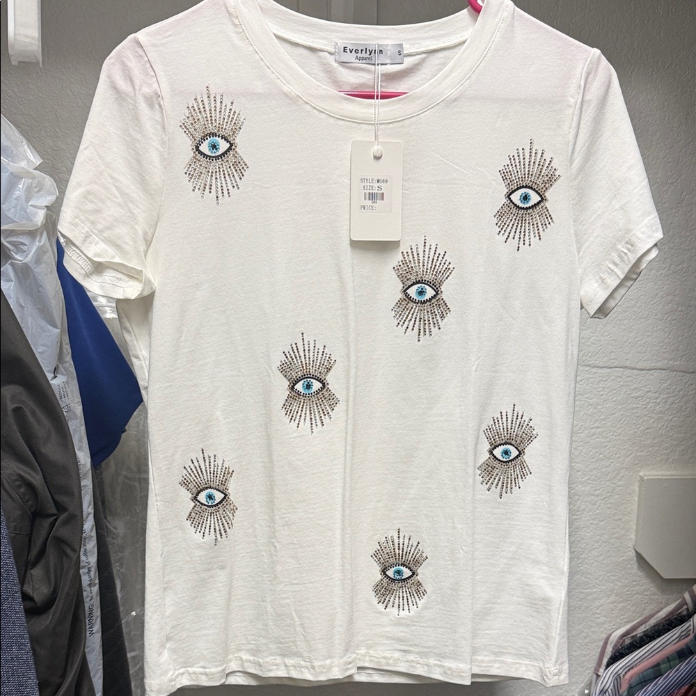 Everly Cream Tee with Eye Embroidery